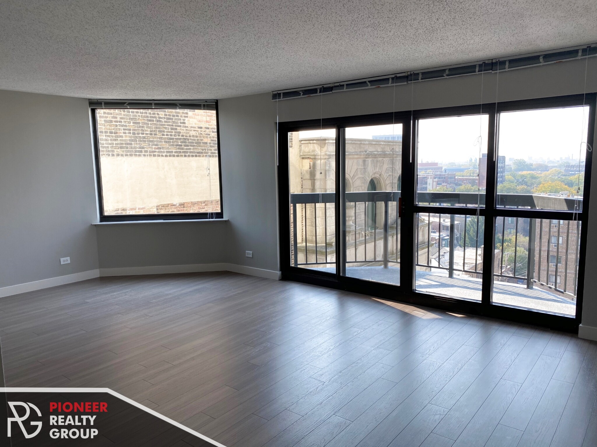 Building Photo - 2551 N Clark St