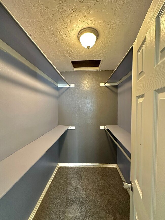 Building Photo - 4 Bedroom