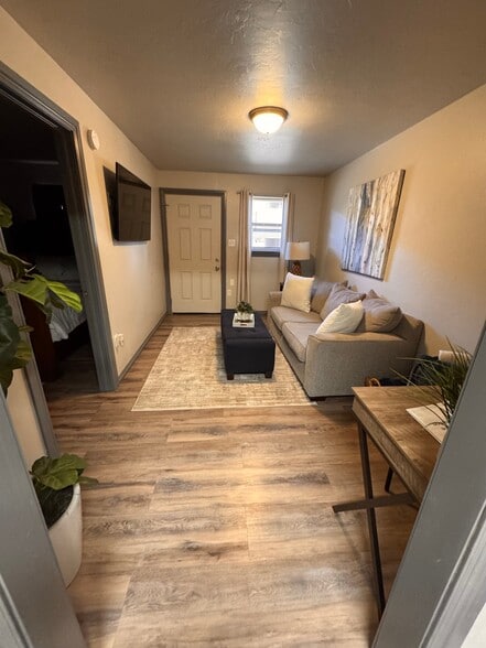 Building Photo - 1207 W Gore Blvd