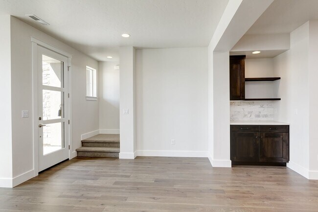 Building Photo - 3 Bedroom 2.5 Bathroom Townhouse in Harris Ranch.