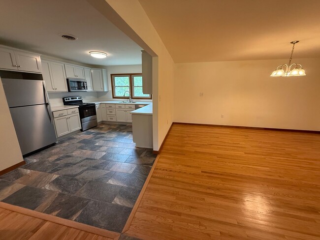 Building Photo - Large 4-Bed Brick Rancher with 2-Car Attac...