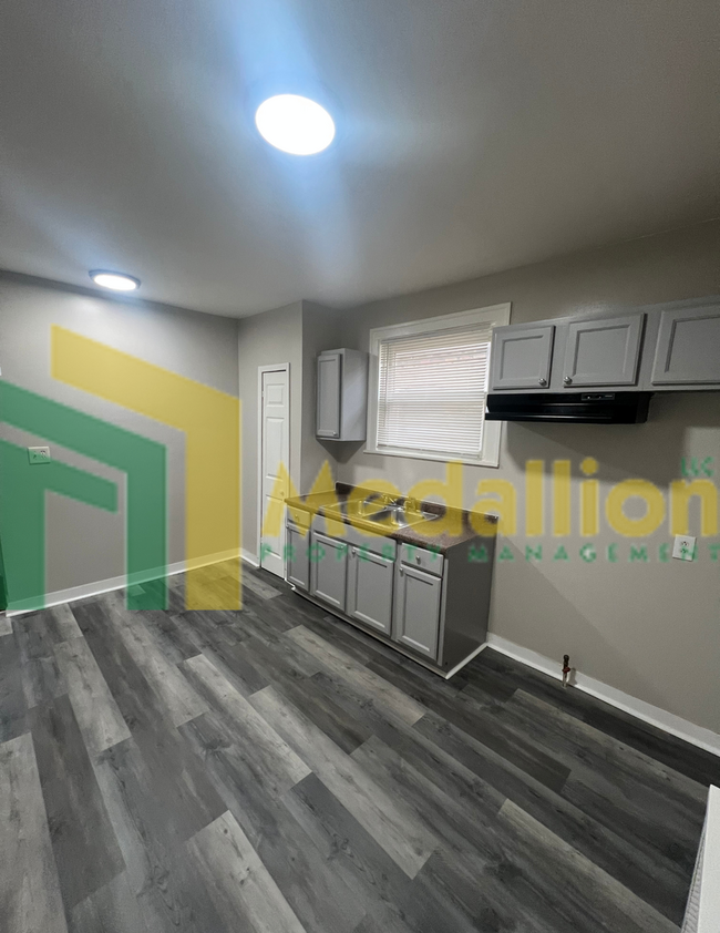 Building Photo - Charming 3-Bedroom 2 bath  + Bonus room Bu...