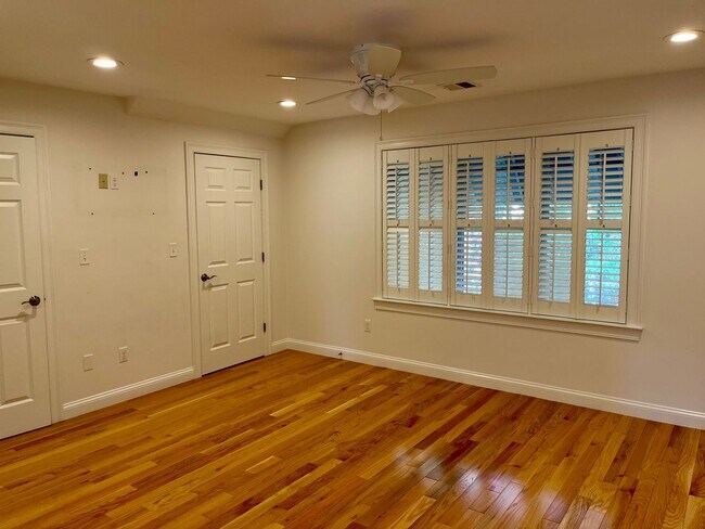 Building Photo - Lawton Lane Management