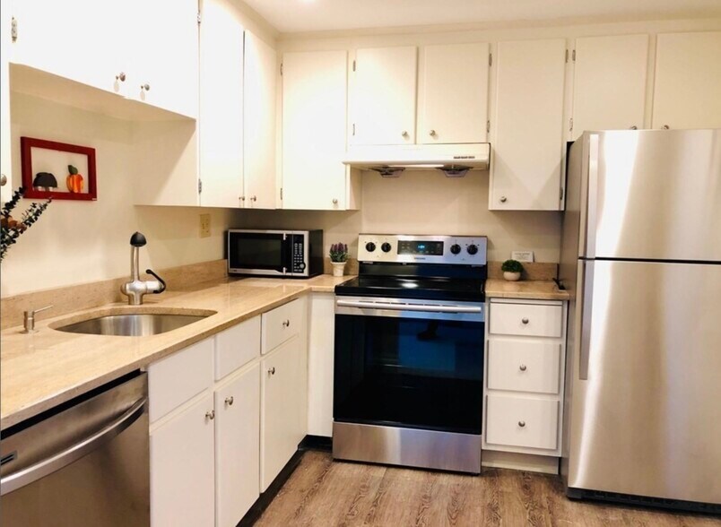 Building Photo - 1321 Worcester Rd