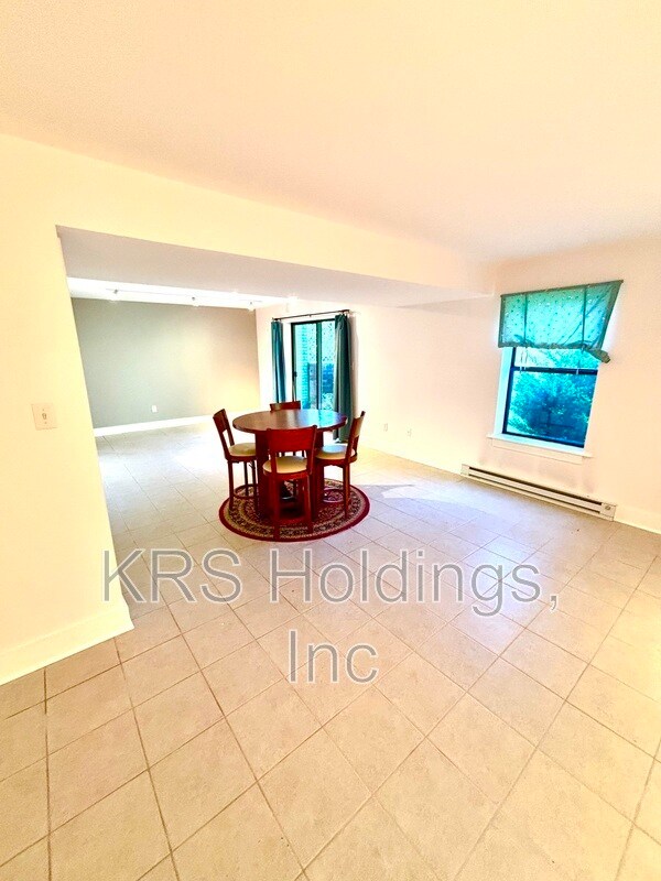 Building Photo - 542 Whitcover Cir
