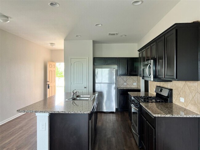 Building Photo - 15013 Jolynn St