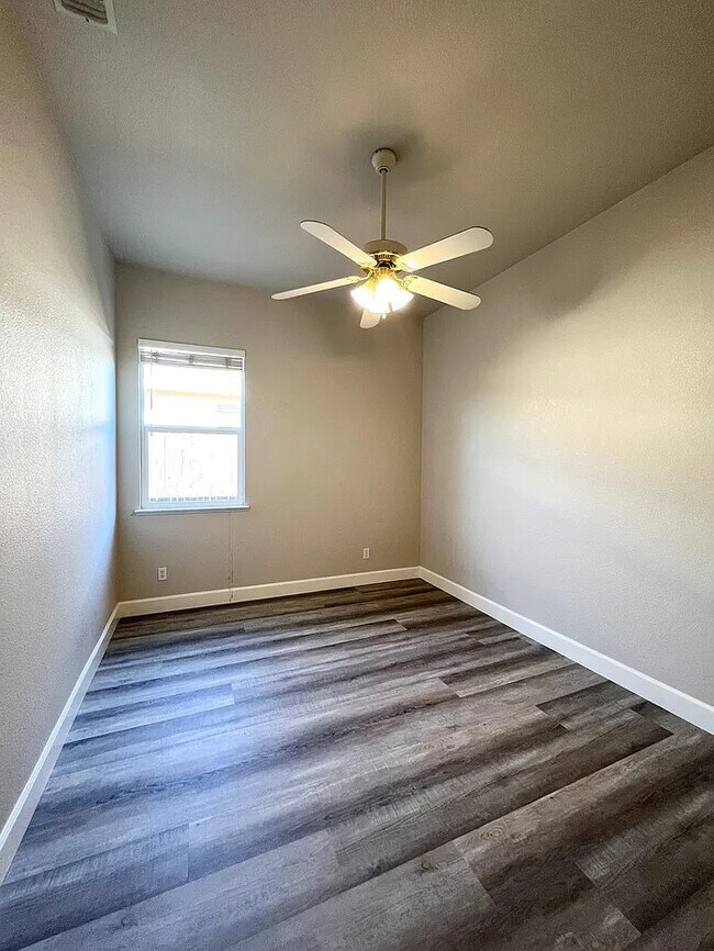 Building Photo - Stunning 4 bedroom 2 bathroom home in Linc...