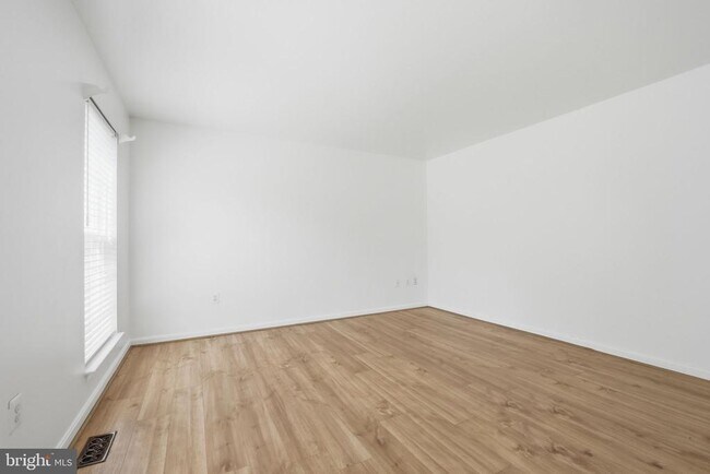 Building Photo - 11 St Marks Ct