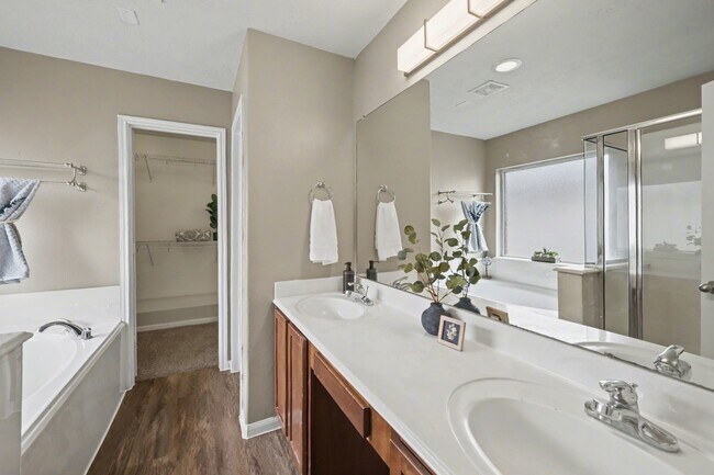 Building Photo - 10235 Mills Run Dr