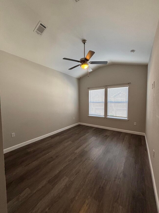 Building Photo - 1824 Stable Ln