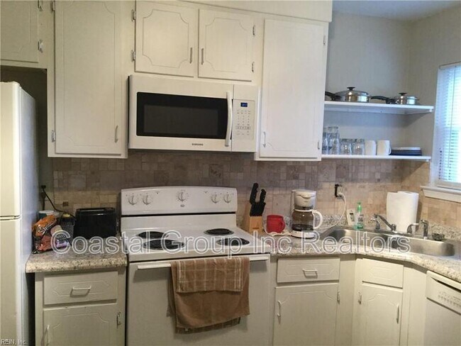 Building Photo - 116 S Corwood Ave