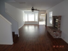 Building Photo - Beautiful 3 bedroom 2 1/2 bath Town-House Coming Soon!