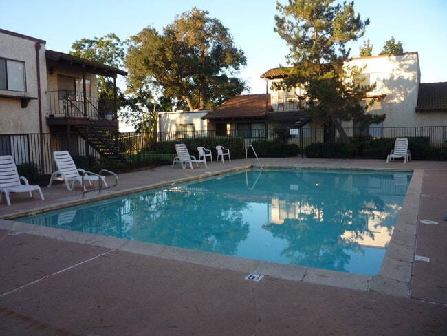 Building Photo - Secluded Corner Unit Condo!