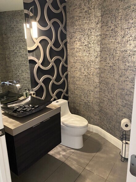 Building Photo - 1188 N Tamiami Trl