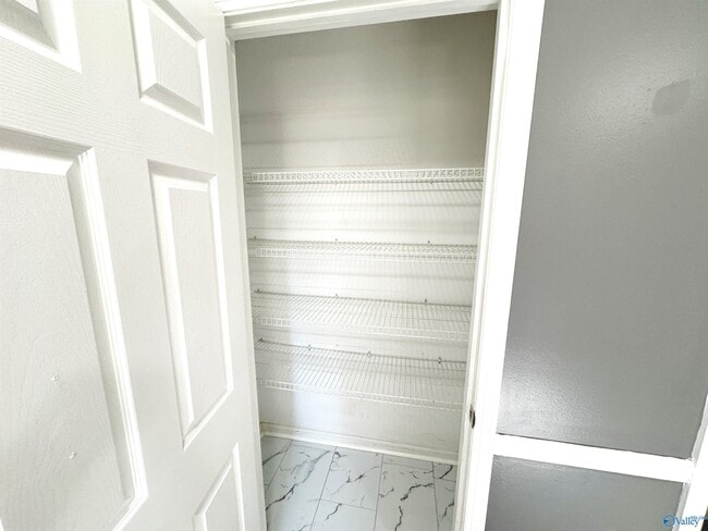 Building Photo - 103 Whisperwood Ln