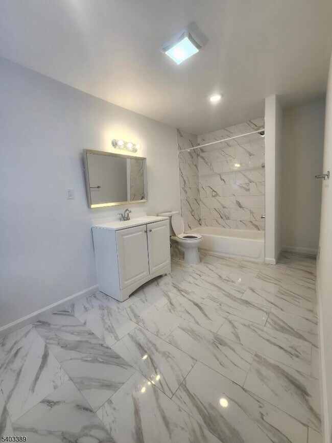 Building Photo - 818 S 12th St