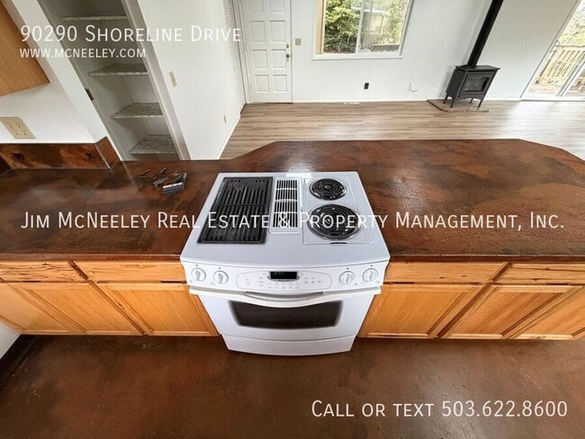 Building Photo - 90290 Shoreline Dr