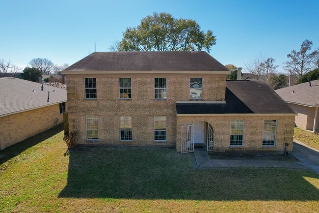 Building Photo - 2523 W Greens Rd