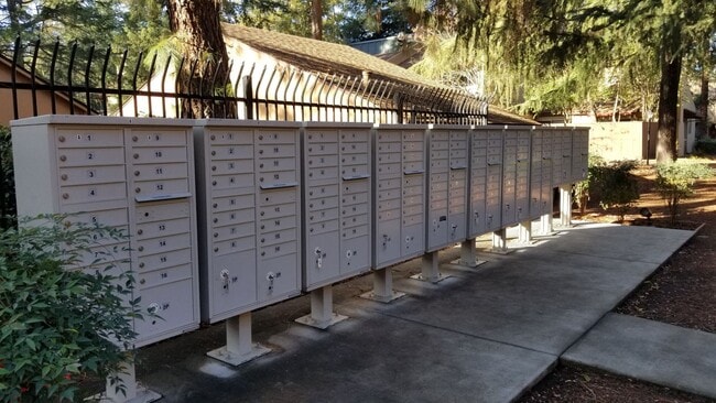 Building Photo - North Davis Condo-Available