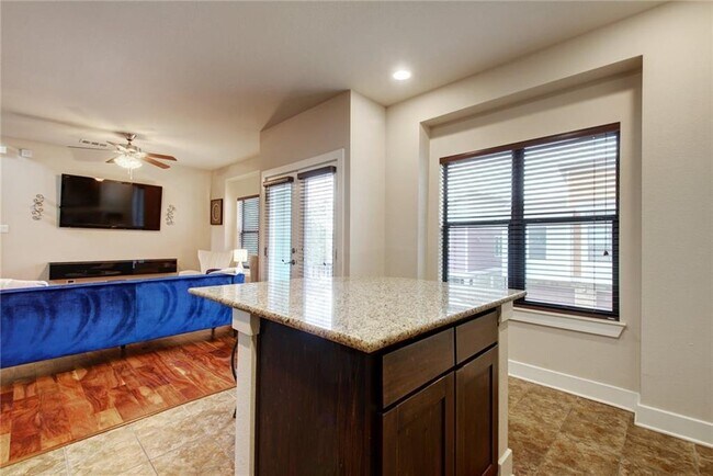 Building Photo - 1504 Lorraine Loop