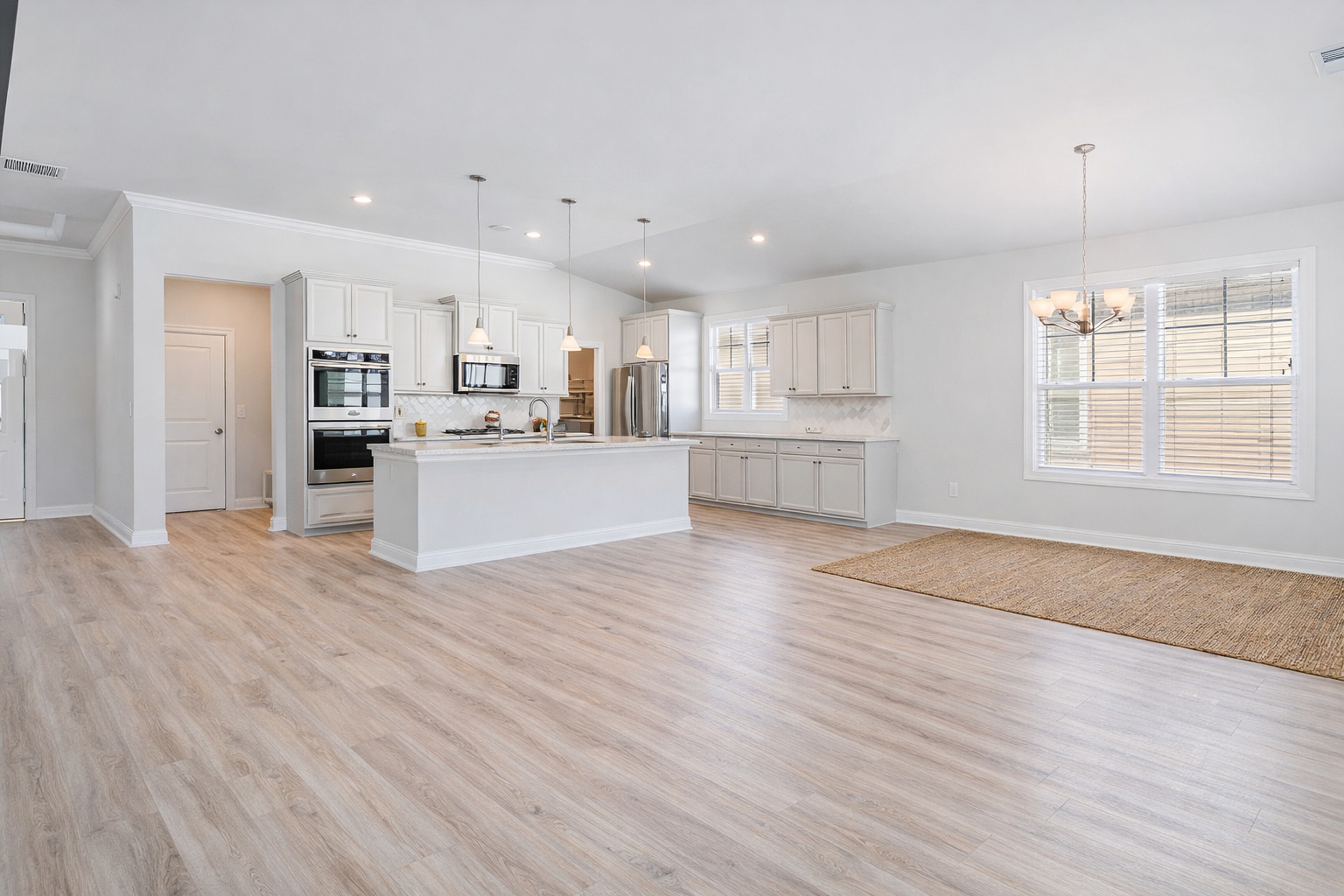 Open layout - 905 Mildred Ct