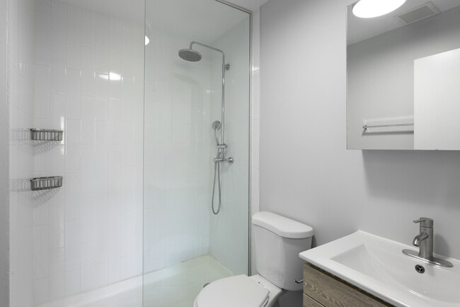 Building Photo - 5411 N Winthrop Ave