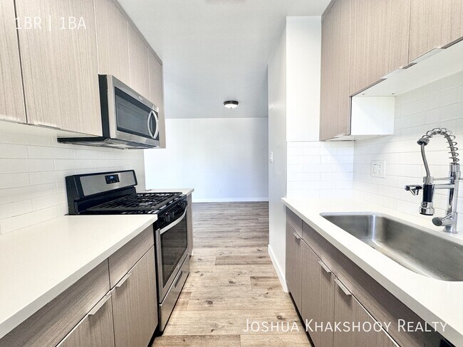 Building Photo - 6534 La Mirada Ave