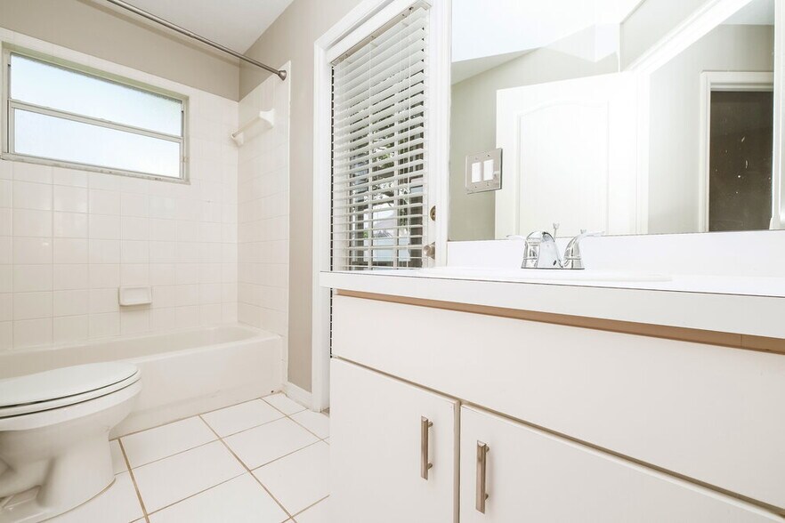 Building Photo - 9339 Hidden Water Cir