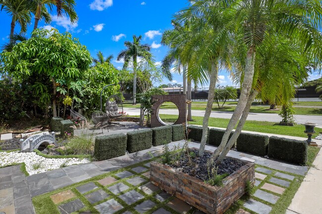 Building Photo - 6590 Fountains Cir