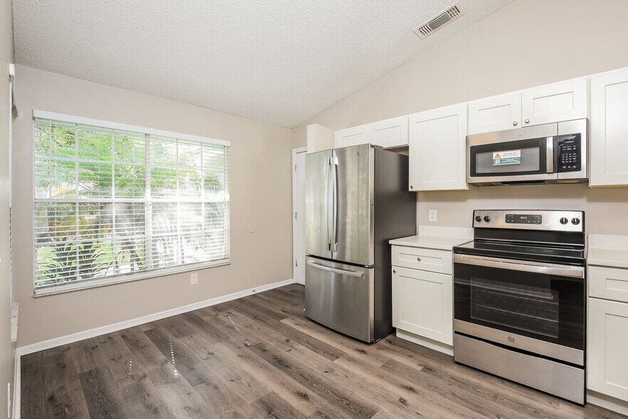 Building Photo - 1220 Regal Ridge Dr
