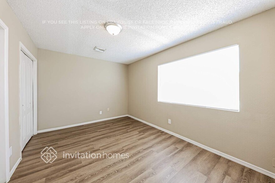 Building Photo - 3029 N Comanche Dr