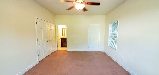 Building Photo - Preleasing for Fall 2026 - 4 Bedroom 4 Bat...
