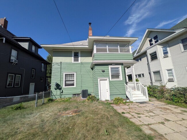Building Photo - 3029 Fremont Ave S