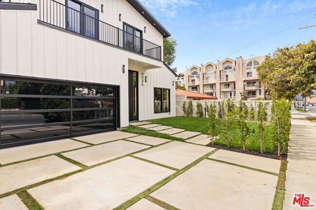 Building Photo - 4535 Haskell Ave