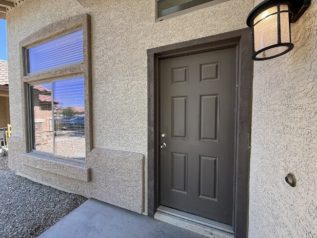 Building Photo - Updated 3-Bedroom Home with Vaulted Ceilin...