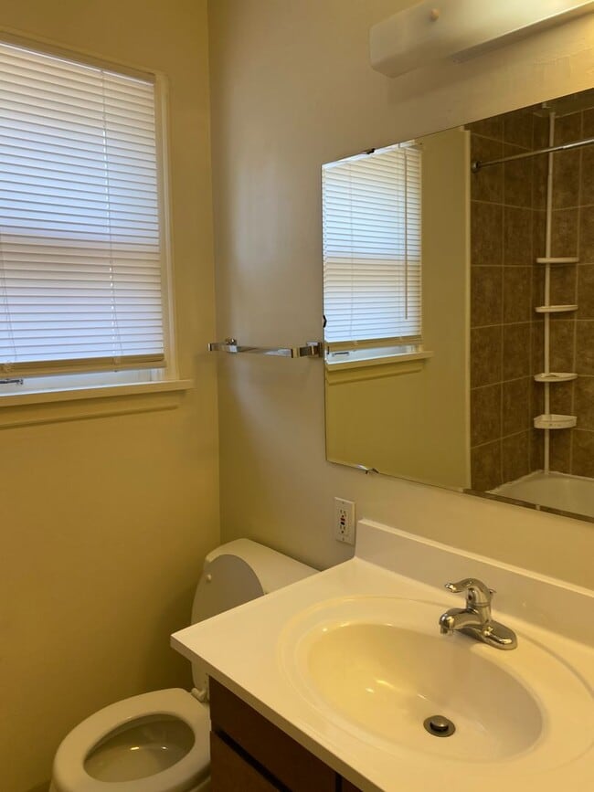 Building Photo - Classic university home with three bedroom...