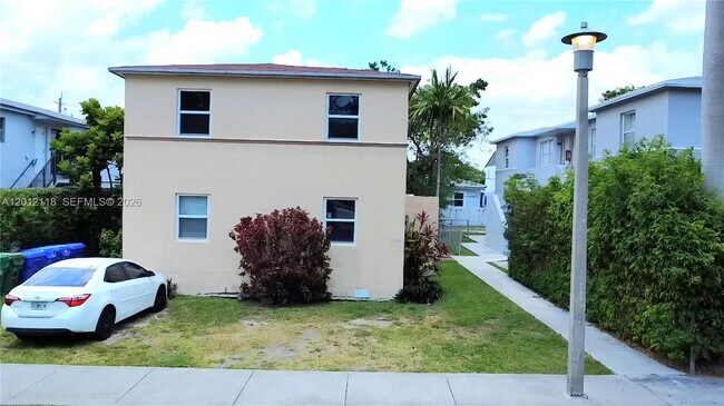 Building Photo - 2355 SW 27th St
