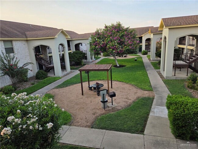 Primary Photo - 10 Hibiscus Ave