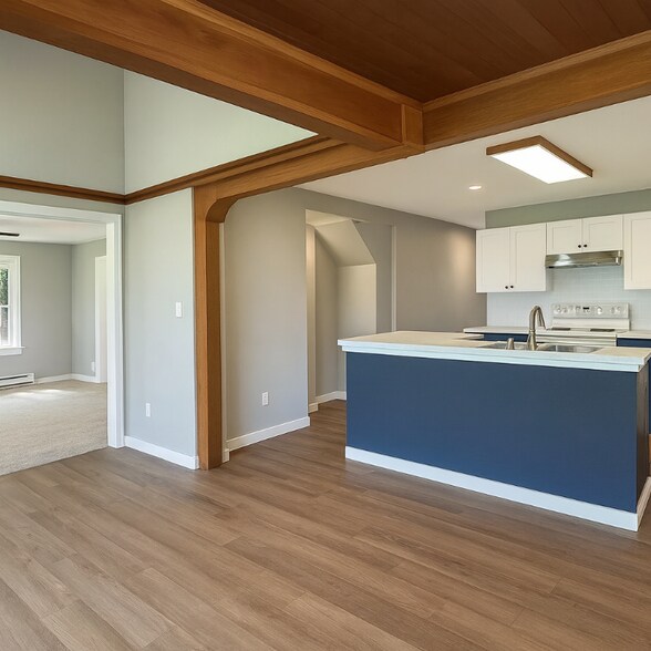 Building Photo - 6143 Vista Dr