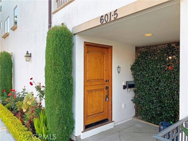 Building Photo - 601 Poinsettia Ave