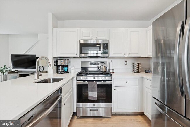 Building Photo - 422 Wendover Dr