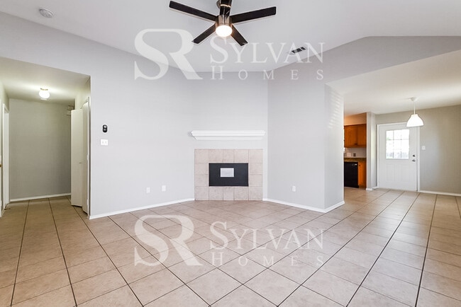 Building Photo - Coming HOME never felt so good!