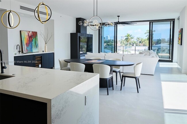 Building Photo - 160 Isle of Venice Dr