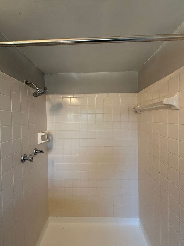 Building Photo - 2565 Granada Cir W