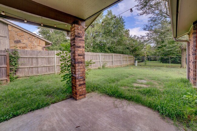 Building Photo - Fantastic Broken Arrow property now up for rent