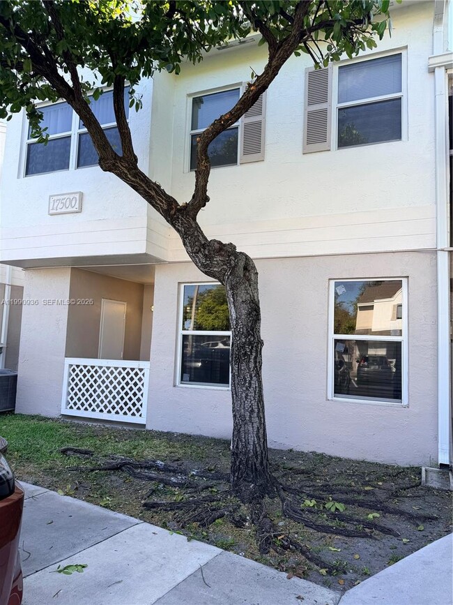 Building Photo - 17500 NW 67th Ct