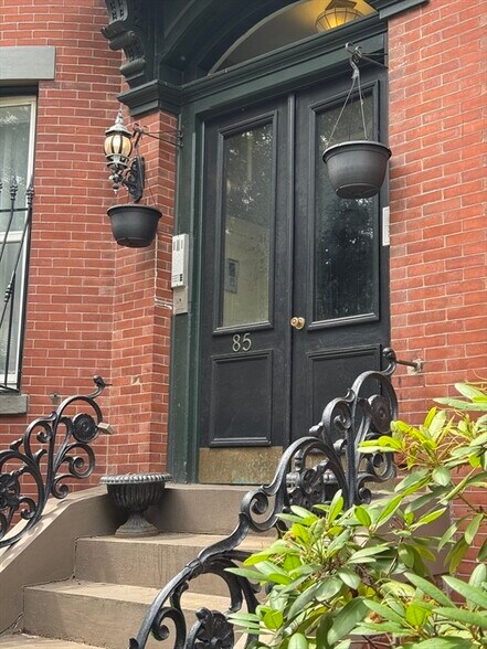 Building Photo - 85 E Brookline St