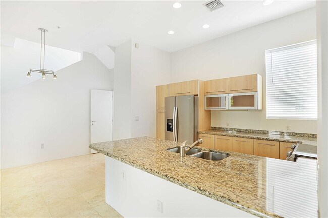 Building Photo - 741 NE 4th Ave