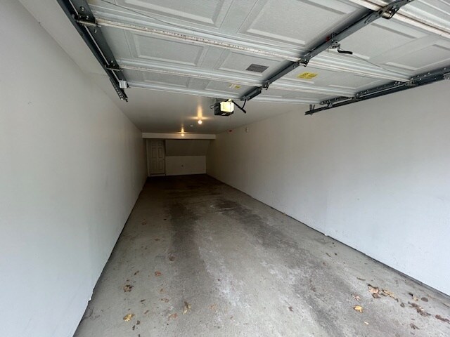 Building Photo - 39460 Springwater Dr