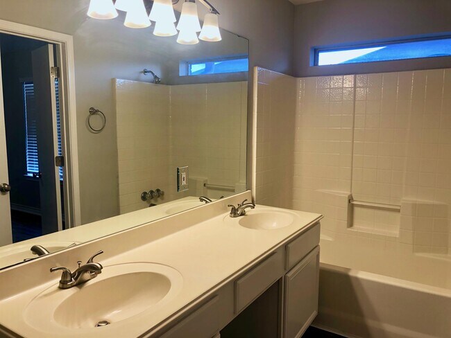 Building Photo - 2403 Carnation Ct